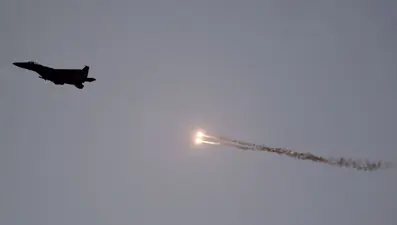 İsrail'den ses bombalı saldırı: Savaş uçakları Lübnan'da alçak uçtu