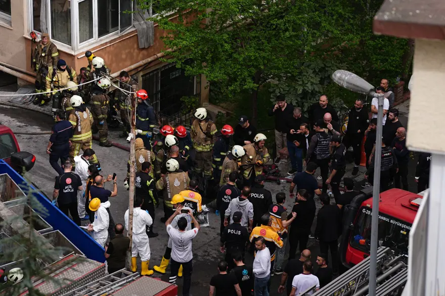 Beşiktaş’taki yangın faciasının görgü tanıkları anlattı:Alevler dördüncü kata kadar yükseldi, sürünerek kurtulduk 1