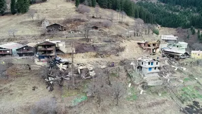 Rize’de 10 evin kullanılamaz hale geldiği yangın, bacadan çıkmış
