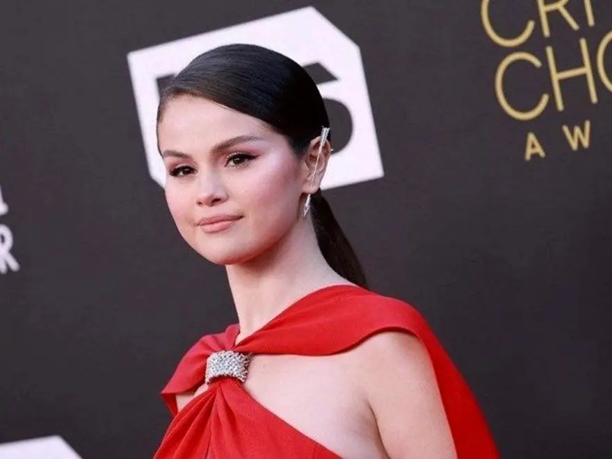 Selena Gomez'in ilişkisi "giderek ciddileşiyor" 2