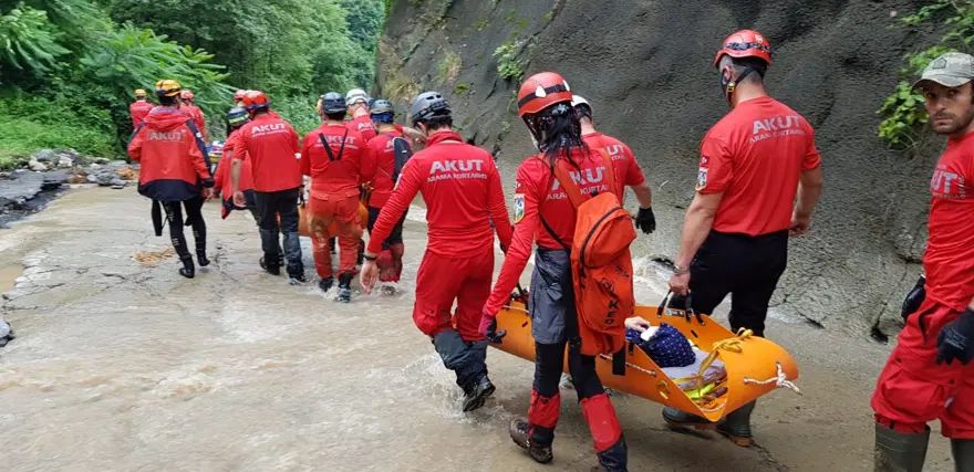 Rize'deki sel felaketinin hasarı gün ağarınca ortaya çıktı 11 Rize'deki sel felaketinin hasarı gün ağarınca ortaya çıktı 11