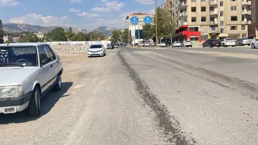 Enkaz kaldırma çalışmaları bitti, şehrin en işlek noktasıartık bomboş 1 Enkaz kaldırma çalışmaları bitti, şehrin en işlek noktasıartık bomboş 1