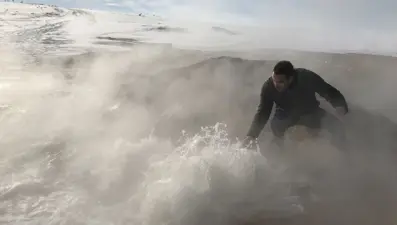 Karlı dağ başında 'termal jakuzi'