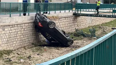 Otomobil sulama kanalına uçtu: 1 ölü, 1 yaralı