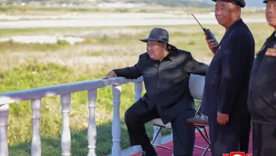 Kuzey Kore&#x27;nin yeni silahı: Kim Jong-Un yapay zeka uyumlu İHA testini denetledi