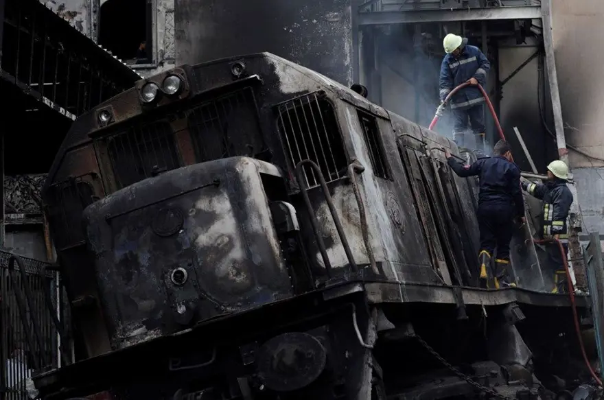 "Mısır'daki tren kazasının nedeni, makinist kavgası" 11