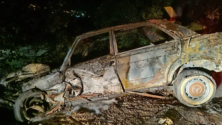 Bursa'da ciple kafa kafaya çarpışan otomobil alev aldı 5