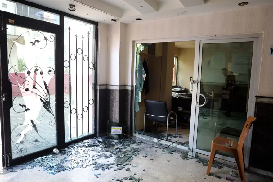 Tartıştığı bina yöneticisinin odasına el yapımı patlayıcı attı 4