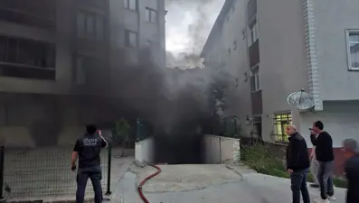 Otomobilde patlama sonrası otoparkta yangın: 9 kişi tahliye edildi