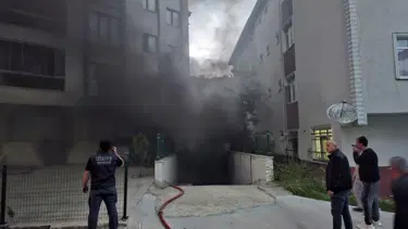 Otomobilde patlama sonrası otoparkta yangın: 9 kişi tahliye edildi