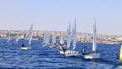 Tekirdağ'da Zafer Kupası yelken yarışları sürüyor