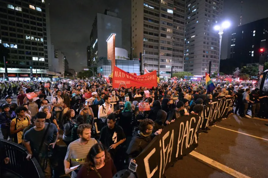 Brezilya'da Dünya Kupası protestosu 10