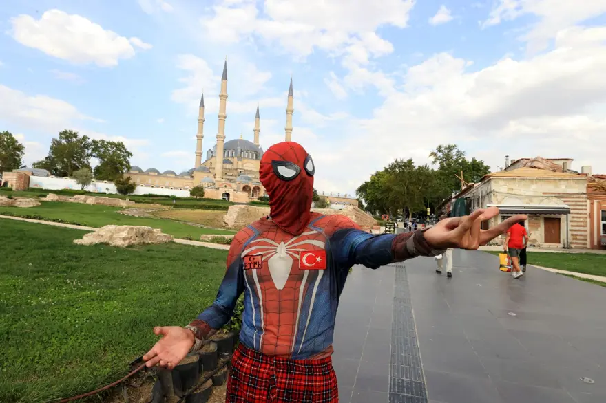 Türkiye'yi gezen yerli Spiderman'in 39. durağı Edirne oldu 11