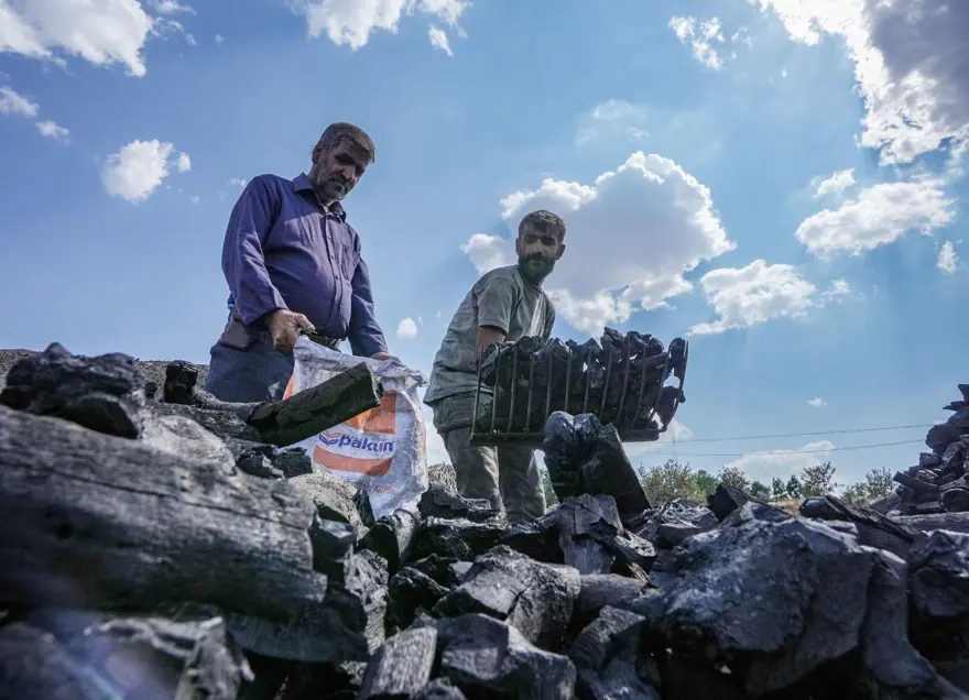 DİYARBAKIR SICAĞI ALTINDA ÇALIŞIYORLAR 5 DİYARBAKIR SICAĞI ALTINDA ÇALIŞIYORLAR 5