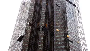 Trump'a destek için gökdelene tırmandı