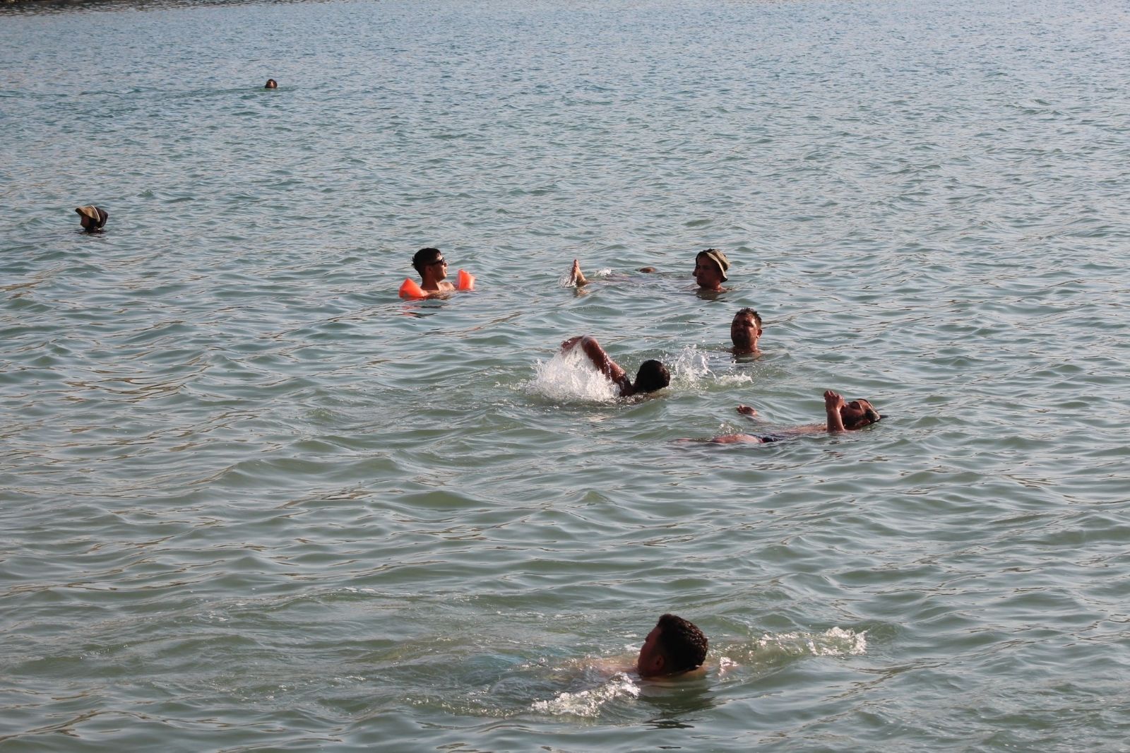 Krater gölü Acıgöl'de tatil yoğunluğu