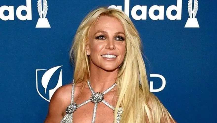 Britney Spears'ın anı kitabı ilk haftasında 1 milyondan fazla kopya sattı 3