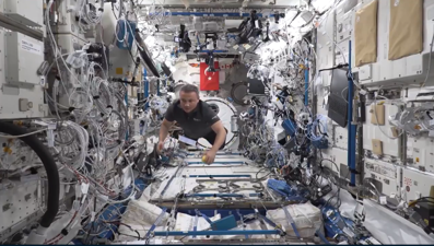 Türkiye'nin ilk astronotu Alper Gezeravcı'dan deney videosu