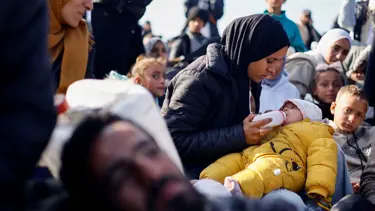 Bir kuvözde beş bebek: Gazzeli kadınların çoğu erken doğuma alınıyor