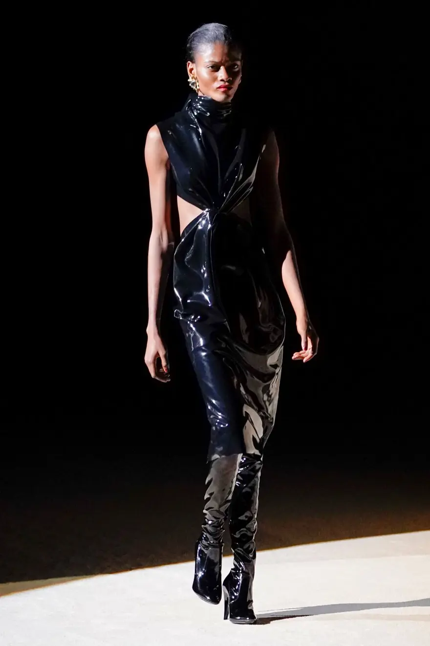 Ünlüler Paris Moda Haftası Saint Laurent defilesinde ön sıralarda 13