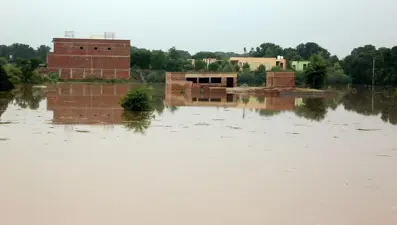 Pakistan'da muson yağmurları can aldı: Bin kişi hayatını kaybetti
