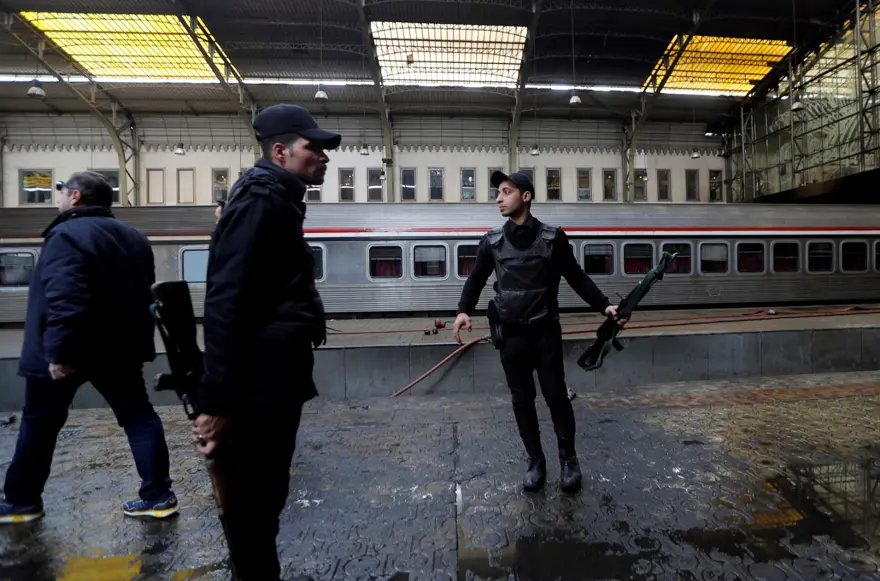 Mısır'da tren istasyonunda yangın: 25 ölü 5 Mısır'da tren istasyonunda yangın: 25 ölü 5