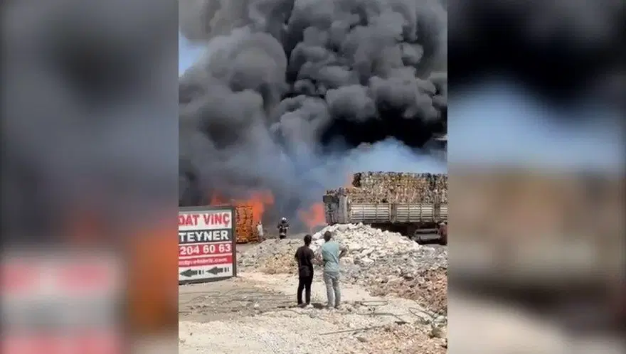 Geri dönüşüm fabrikasında korkutan yangın 4 Geri dönüşüm fabrikasında korkutan yangın 4