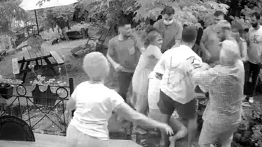 Yüksek sesle müzik dinlediği iddiasıyla dayak yedi