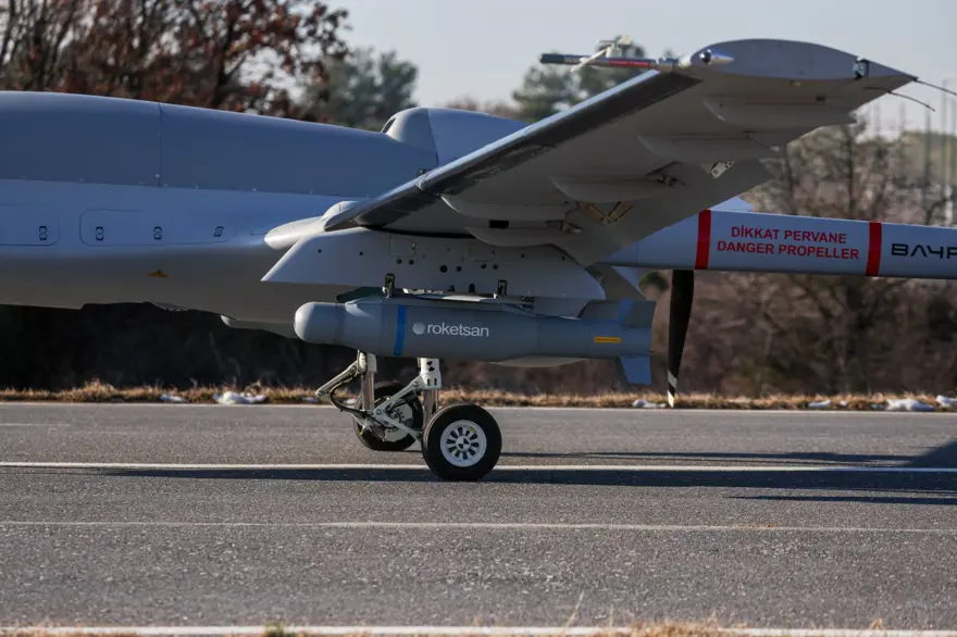 Bayraktar TB3 silahlandı: ROKETSAN  MAM-T akıllı mühimmat ile hedefi 12'den vurdu 10