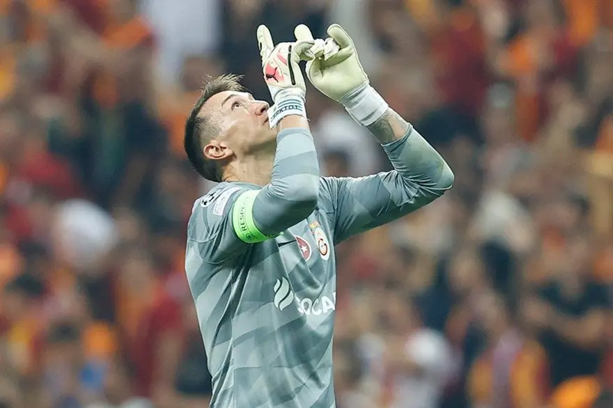 Galatasaray'da bir dönem sona eriyor: "Eşiyle görüştü, eşyalarını ülkesine yolladı" 8 Galatasaray'da bir dönem sona eriyor: "Eşiyle görüştü, eşyalarını ülkesine yolladı" 8