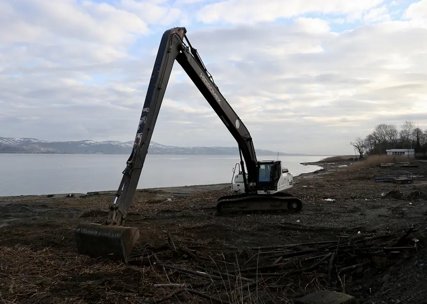 Sapanca Gölü kıyısındaki kaçak yapılar yıkıldı 3