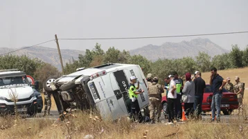 Diyarbakır’da feci kaza. Minibüs devrildi, 3 kişi öldü