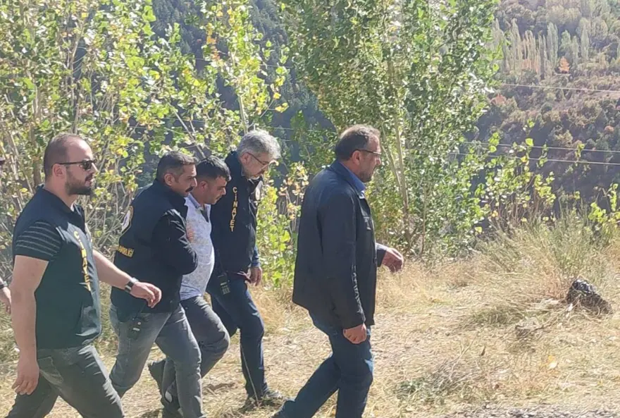 Eşinin boğup uçuruma attığı Bedriye’nin cansız bedeninerede? Cesedin bulunması için yeniden arama yapıldı Eşinin boğup uçuruma attığı Bedriye’nin cansız bedeninerede? Cesedin bulunması için yeniden arama yapıldı