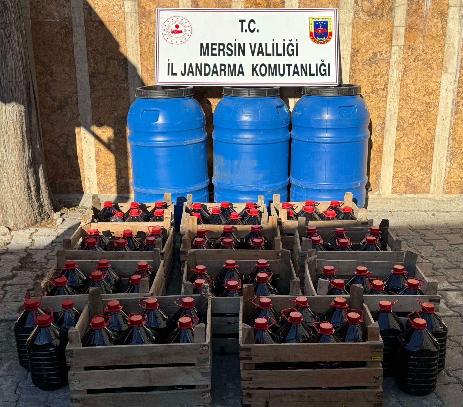 Yılbaşı öncesi sahte içki operasyonu: Binlerce şişe ele geçirildi