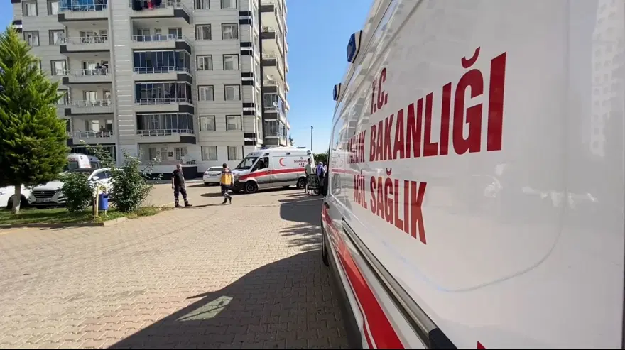 Diyarbakır'da 12 katlı binada yangın 4
