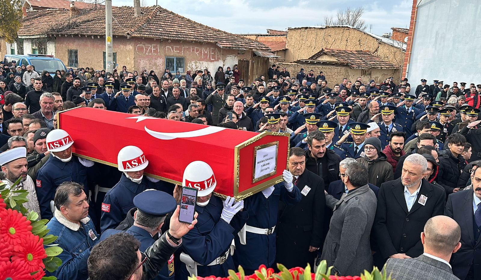 Şehit Özkardeş'e gözyaşlarıyla veda