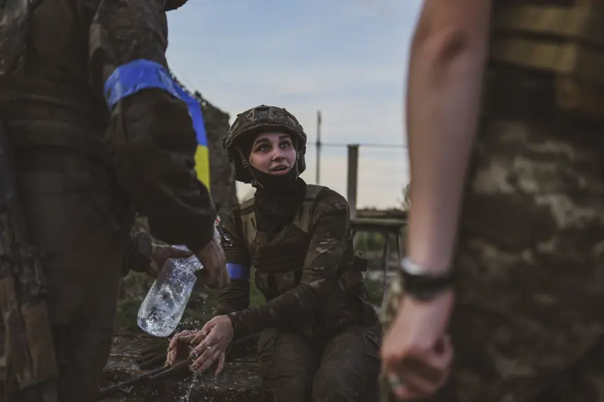 Ukraynalı kadınlar cephede görev almak için hazırlık yapıyor 47 Ukraynalı kadınlar cephede görev almak için hazırlık yapıyor 47