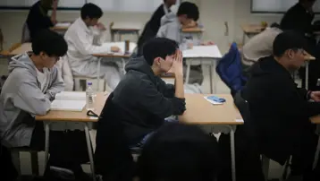 Güney Kore'de sınavı için uçuşlar yasaklandı, borsa geç açıldı