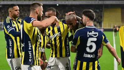 Kadıköy'de dikkat çeken an: Fenerbahçeli yıldız topu eline alır almaz tepki geldi!