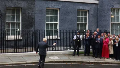 Boris Johnson 10 Numara&#x27;ya veda etti