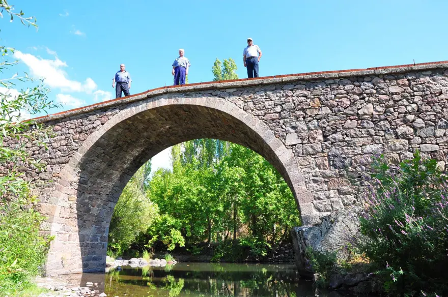 Define hayaliyle taş köprüyü tahrip ettiler 6