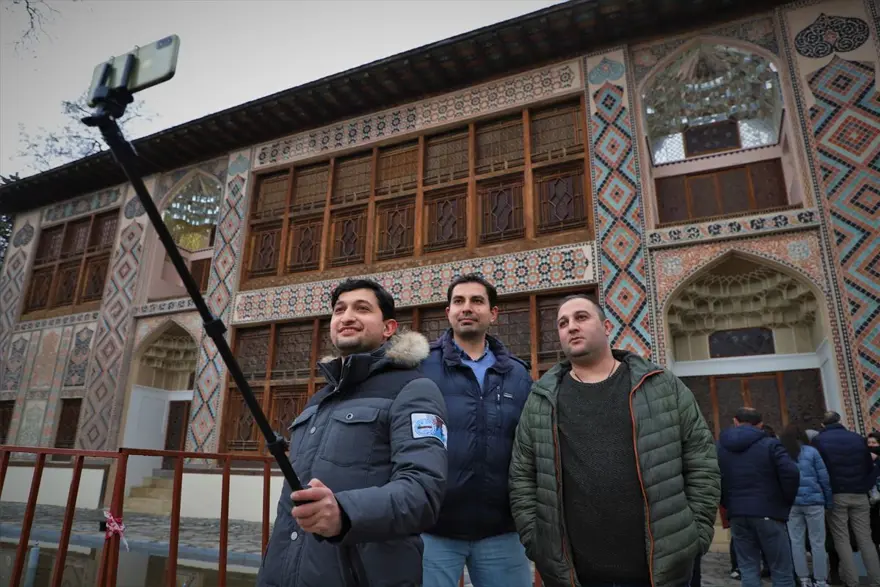 Azerbaycan'ın UNESCO Dünya Miras Listesi'ndeki Şeki Han Sarayı turist akınına uğruyor 8