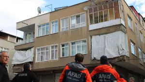 Kayseri'de 3 katlı bina yıkılma tehlikesi nedeniyle boşaltıldı