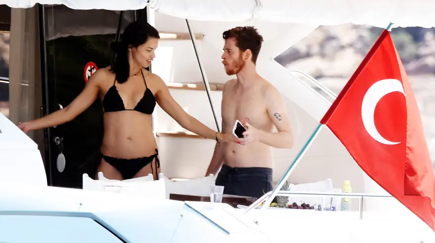 Adriana Lima ile Metin Hara'nın deniz keyfi (Cennet Koyu) 10 Adriana Lima ile Metin Hara'nın deniz keyfi (Cennet Koyu) 10