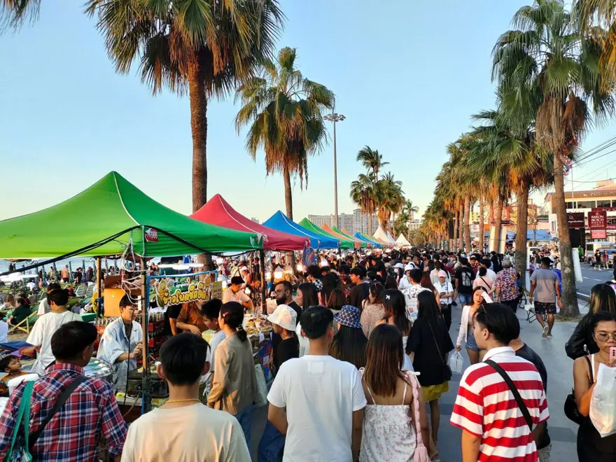 Tayland'da havai fişek festivali renkli görüntüler oluşturdu 4