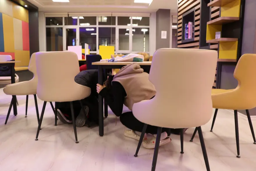 KYK yurtlarında eş zamanlı deprem tatbikatı 74