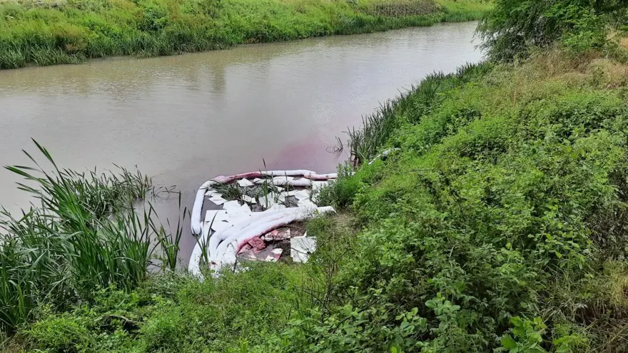 Kocaeli'de Kilez Deresi'ni atık su ile kırmızıya boyayan firmaya ceza 
