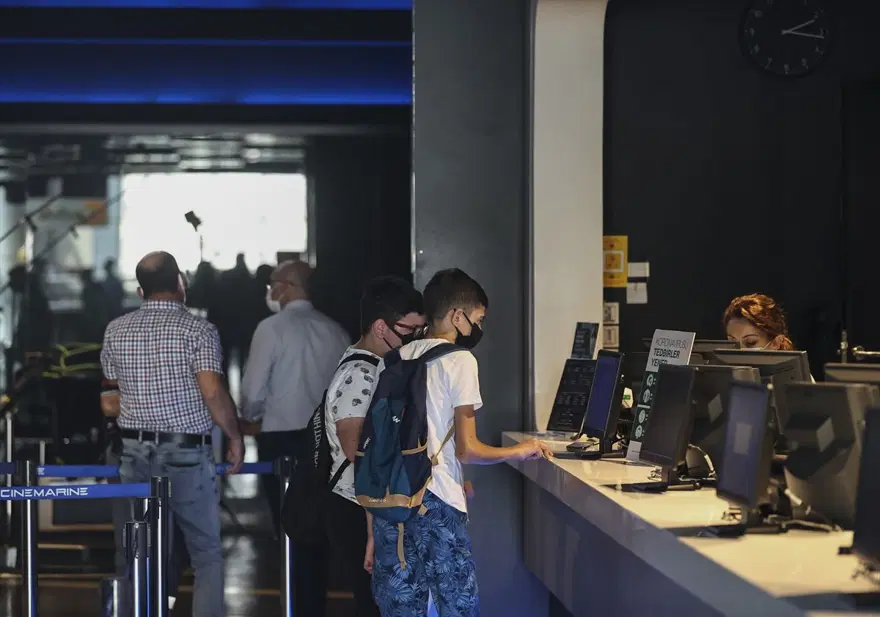 Sinema salonları yeniden kapılarını açtı 7