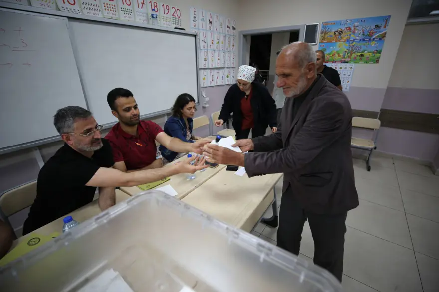 Deprem bölgesinde seçimin ikinci turu 25