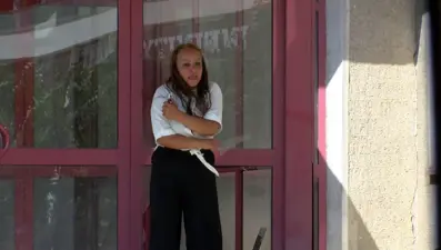 Eski iş yerine gidip kendini yakmak istedi